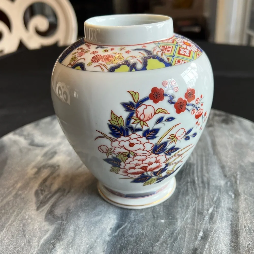 Vintage Japanese Old Imari Porcelain Fancy‎ Flower Bud Vase Or Urn 6